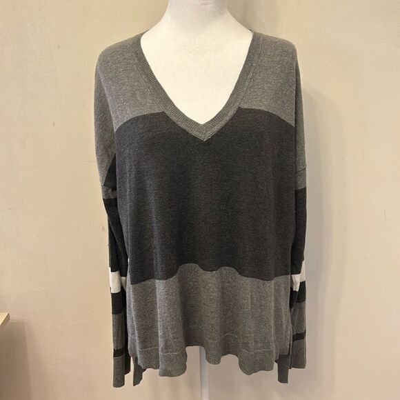 a.n.a dark light gray striped  V neckline tunic sweater Size L EUC - Picture 1 of 9
